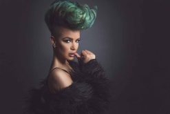 Eva Simons boeken bij Artist Bookings