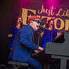 Just Like Elton Persfoto Op Piano