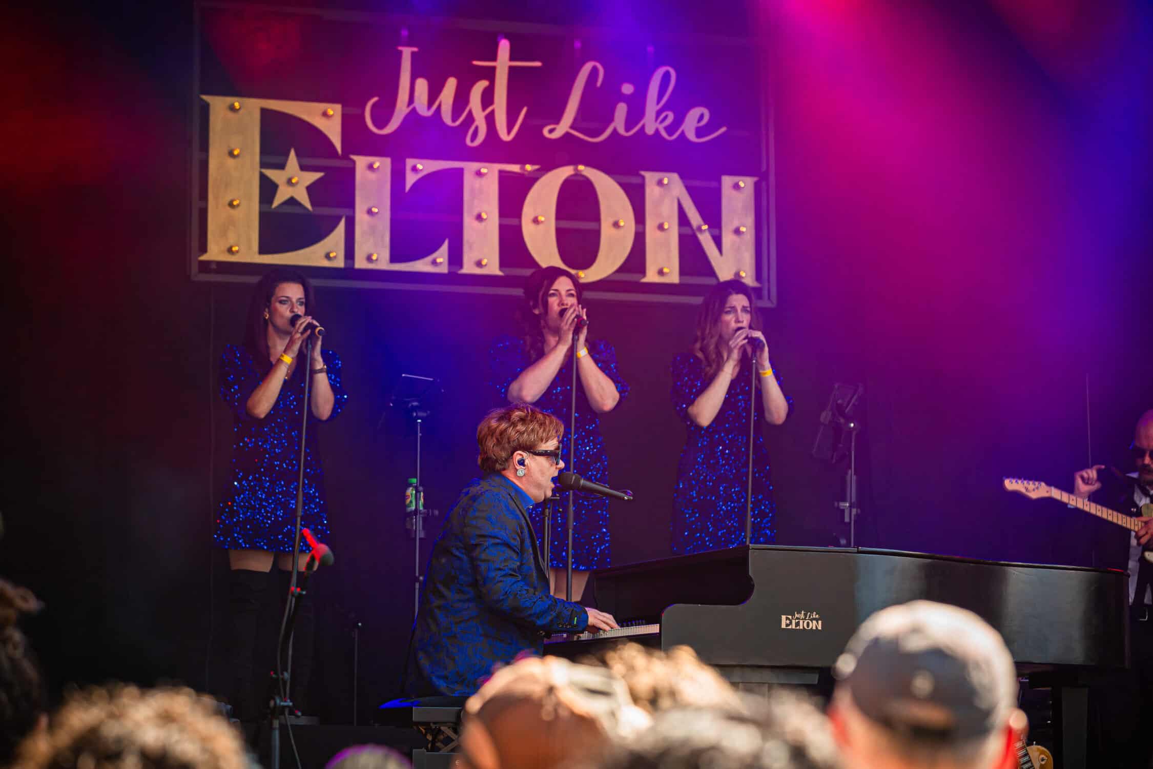 Just Like Elton Met Zangeressen 1